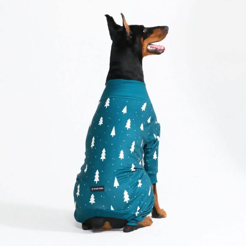 Weihnachtspyjama für Hunde - Frostige Kiefern